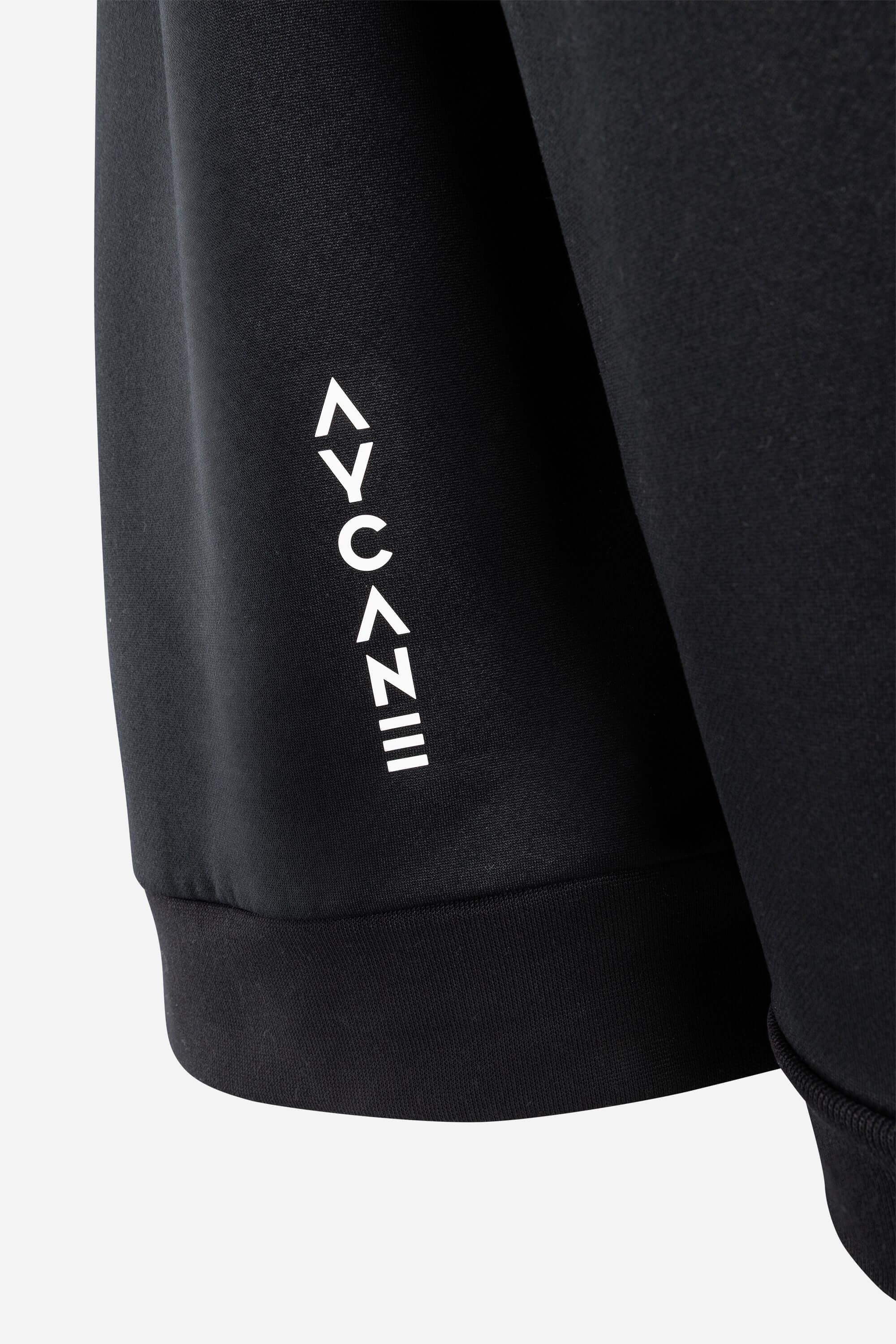 Close-up of the Squad Hoodie Youth showing the logo detail on the sleeve in sleek black fabric.