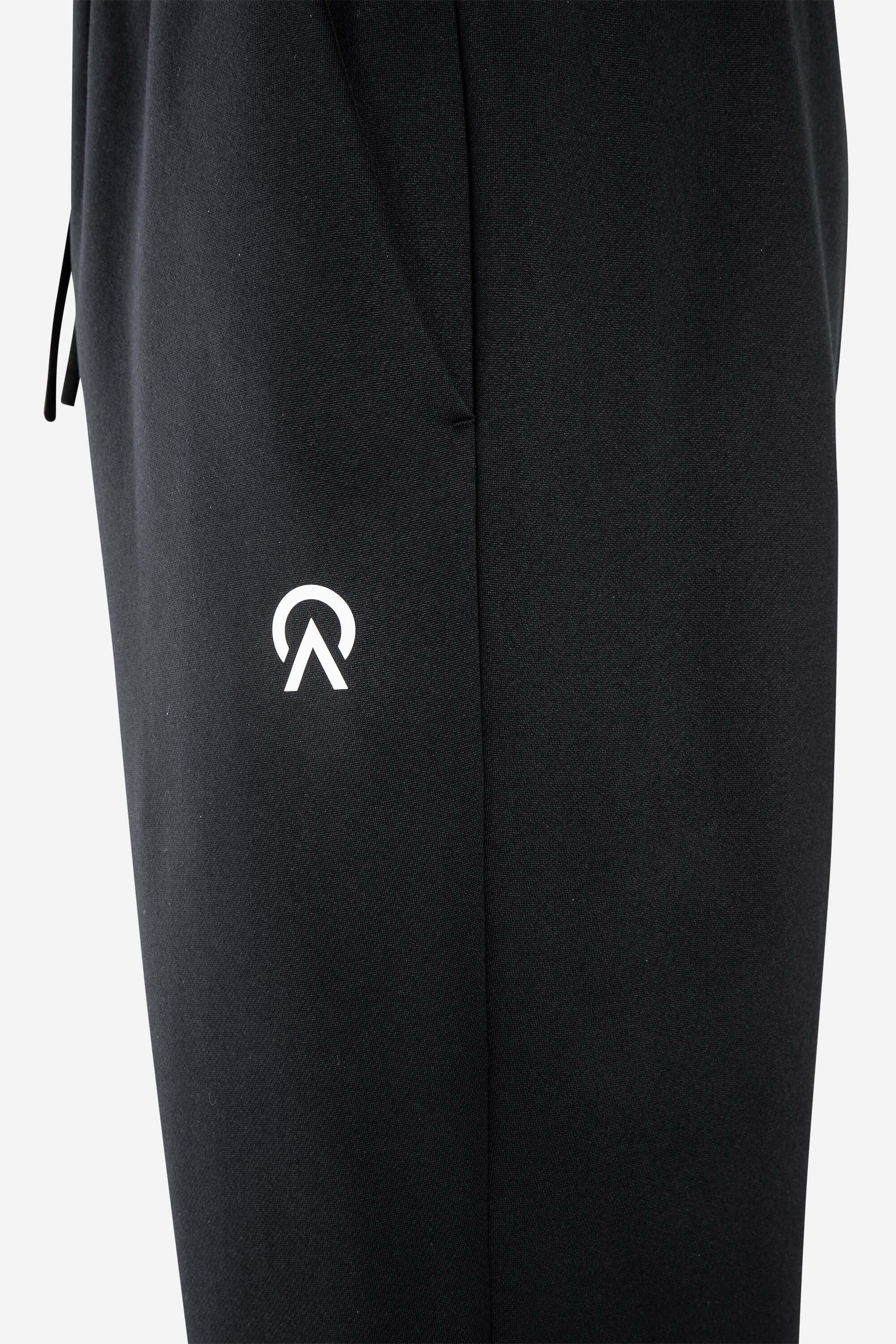 Close-up of Squad Jogger Youth in black fabric featuring a white logo, ideal for comfort during active play.