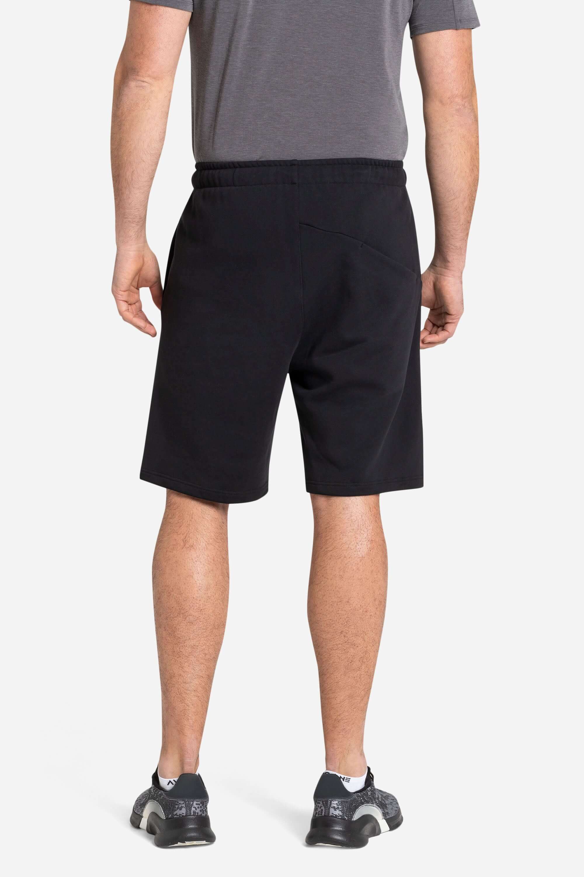 Men with a grey training t-shirt and black shorts from AYCANE