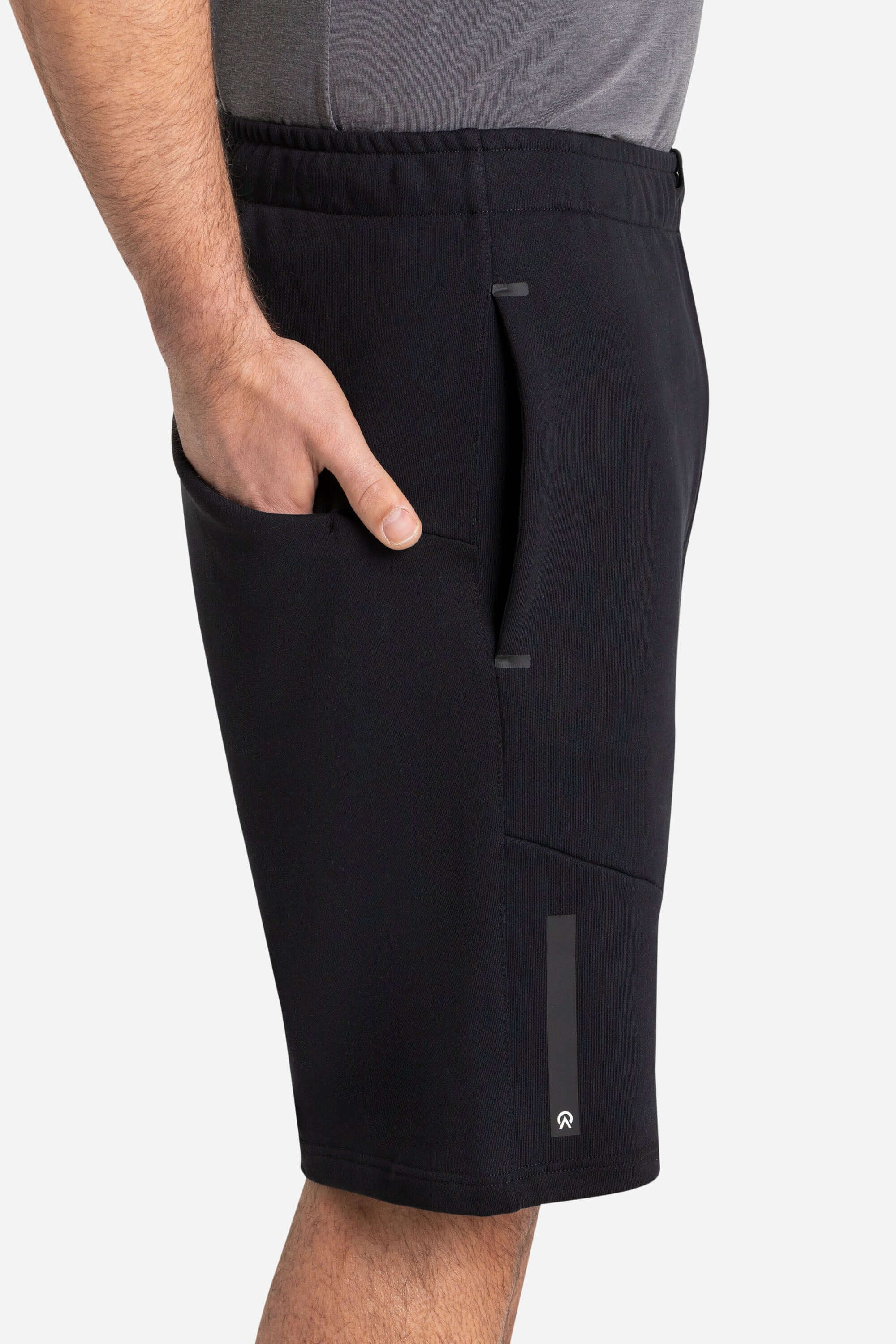 Men with a grey training t-shirt and black shorts from AYCANE