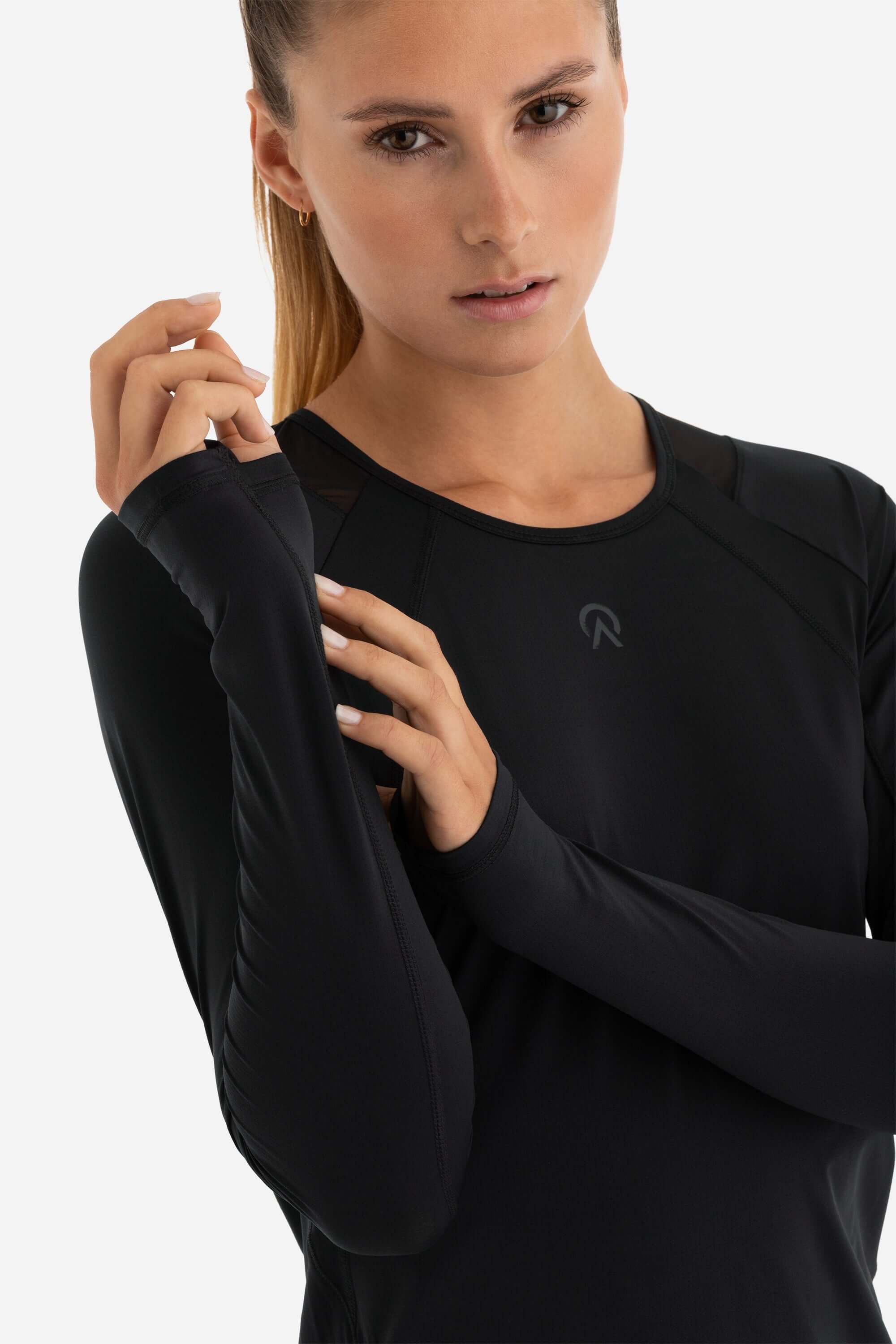 Women with black long sleeve t-shirt