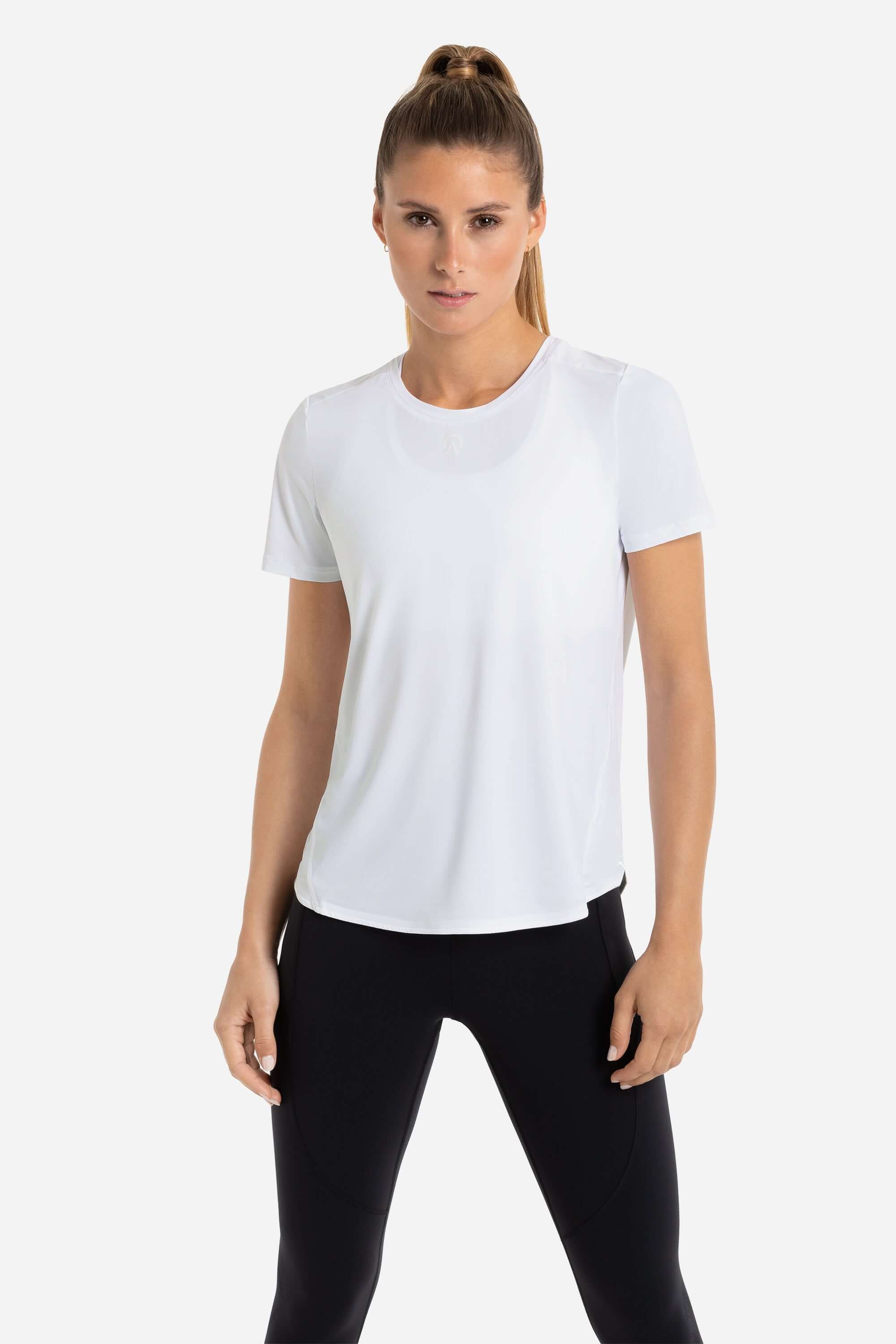 Women wearing a training t-shirt short sleeve in white and gym leggings in black from AYCANE