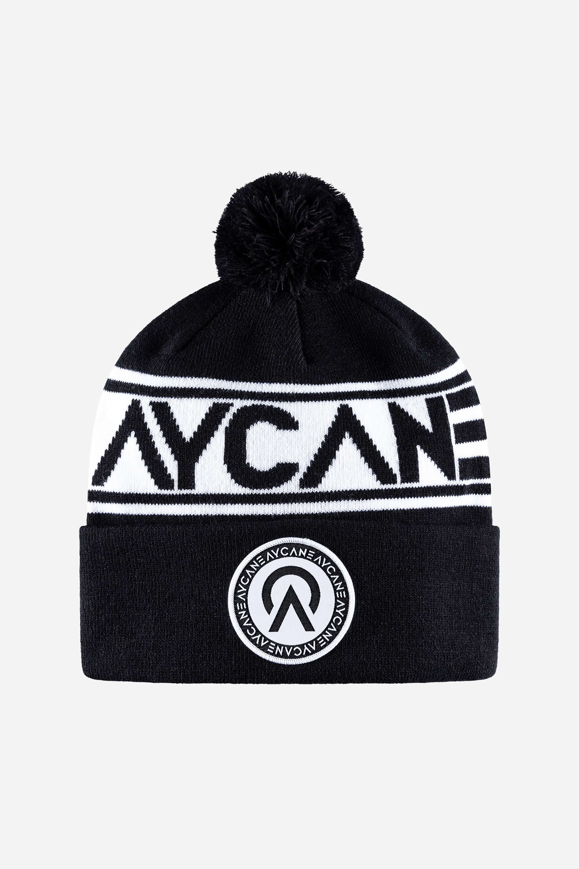 Hockey toque with pom in black and white